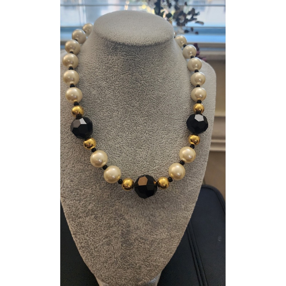 Vintage Faux Pearl and Black Faceted Bead Necklace Gold Tone Barrel Clasp